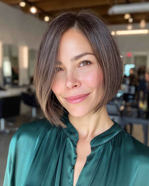 Szykowny, asymetryczny bob do brody