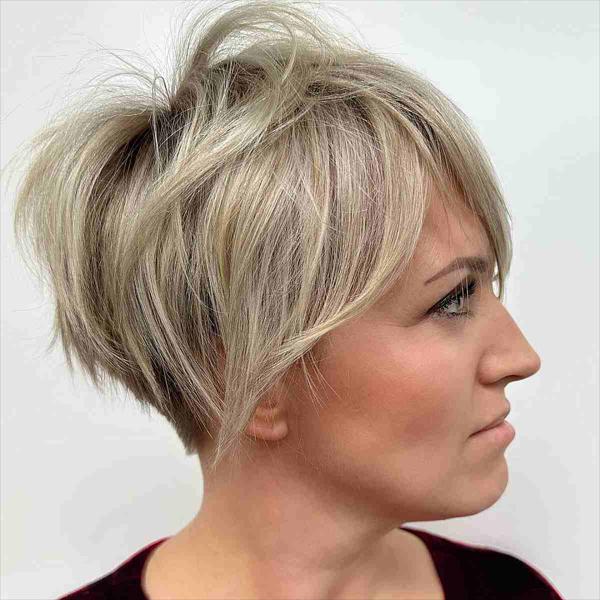 Wielowarstwowy blond bixie