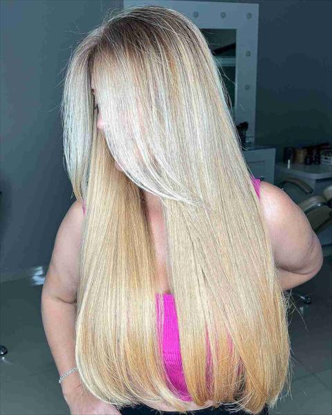 Cieniowane Blond Refleksy na Bardzo Długich Włosach