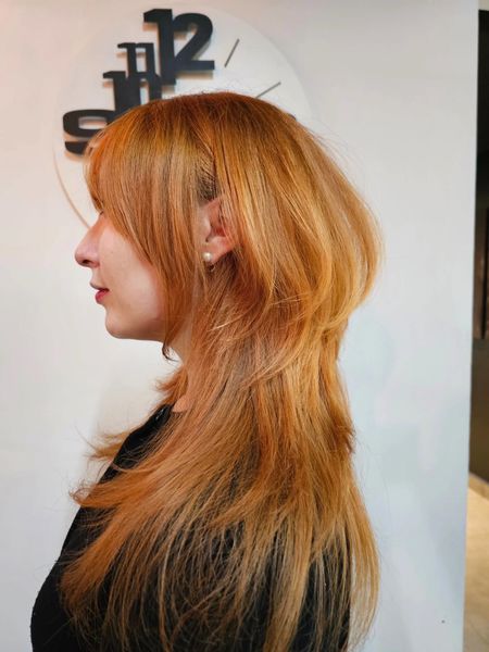 Warstwowe cięcie z efektem pocałunku słońca i miękkimi teksturami