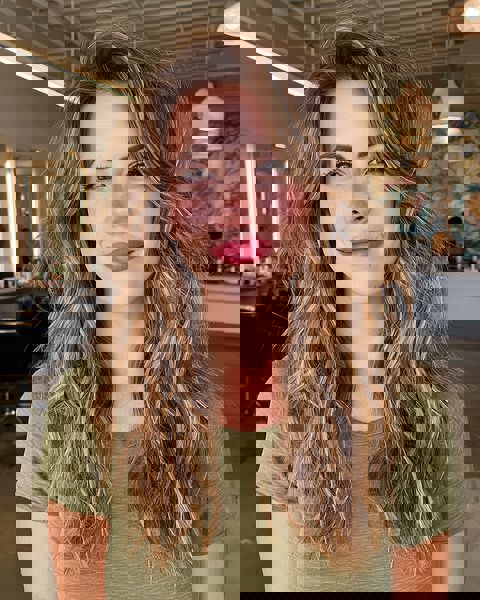 Cieniowane Warstwy dla Długich Włosów z Efektem Objętości Cieniowane Warstwy dla Długich Włosów z Efektem Objętości