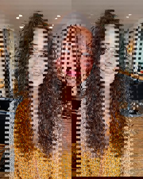 Długie warstwowe cięcie dla kręconych włosów Długie warstwowe cięcie dla kręconych włosów