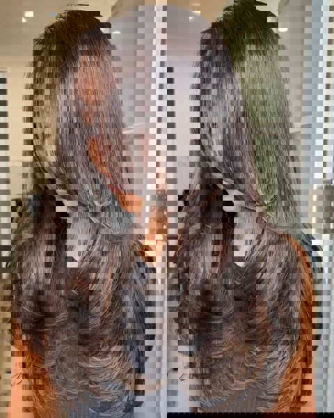 Gładkie, długie warstwy z subtelnym ruchem Gładkie, długie warstwy z subtelnym ruchem