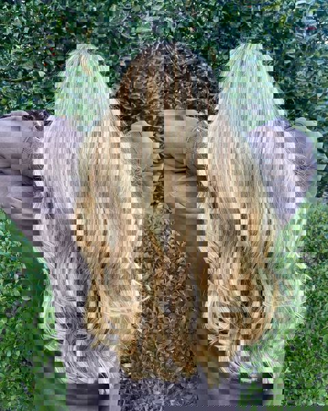 Lśniące długie warstwy z plażowymi falami Lśniące długie warstwy z plażowymi falami